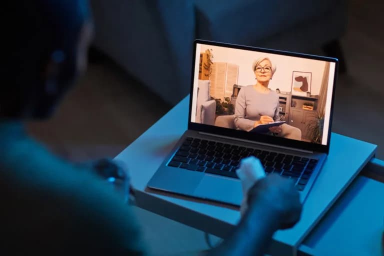 Imagem de capa sobre fuso horário e flexibilidade em terapia online